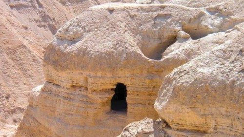 L’une des centaines de grottes du site archéologique de Qumran