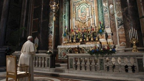 Basilique Saint-Pierre, chapelle grégorienne:  le Pape en prière devant Notre-Dame du Bon Secours