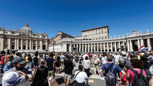 The faithful listen to Pope Francis reciting the prayer of the Angelus from the window of his study ...