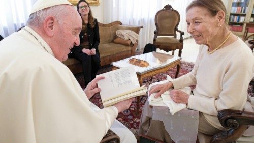 Le Pape François rencontre Edith Bruck  FRA-005