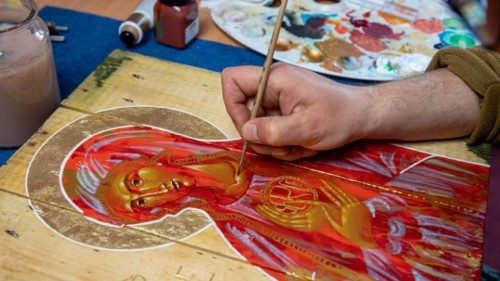 epaselect epa09926564 The president of the 'W Blessed Art' foundation, Hubert Kampa, paints an icon ... epaselect epa09926564 The president of the 'W Blessed Art' foundation, Hubert Kampa, paints an icon ...