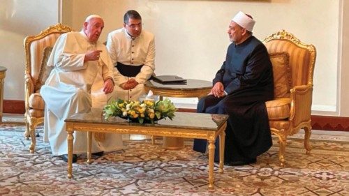  Rencontre avec  le grand imam Al-Tayyeb  et le patriarche œcuménique  FRA-045
