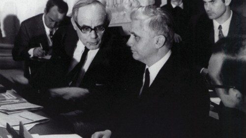 *OR* Joseph Ratzinger (privato) e Karl Rahner durante il Concilio Vaticano II