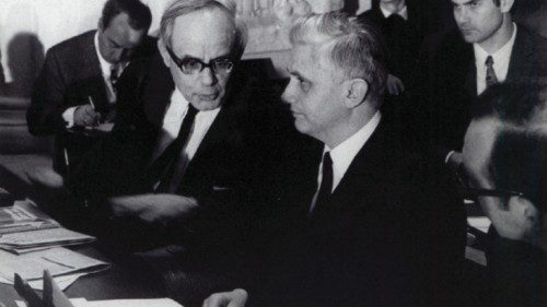 *OR* Joseph Ratzinger (privato) e Karl Rahner durante il Concilio Vaticano II *OR* Joseph Ratzinger (privato) e Karl Rahner durante il Concilio Vaticano II