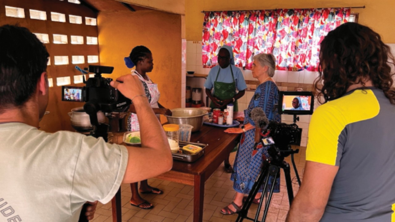  Le documentaire «In-Visibles»:  des femmes qui aident les femmes invisibles à devenir visibles…  ...