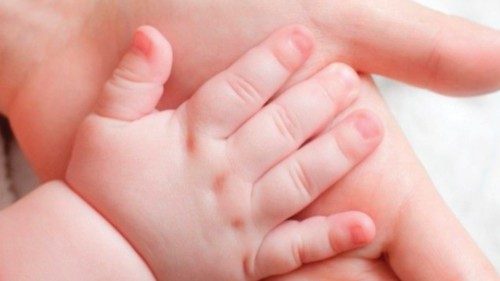  Non à la suppression des embryons in vitro  et à la pratique de la gestation pour autrui   FRA-019