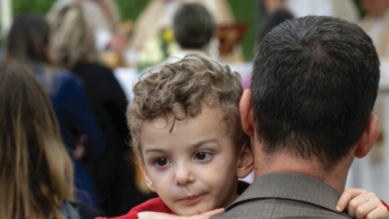  Replacer la famille au cœur de l’engagement pastoral et social  FRA-022