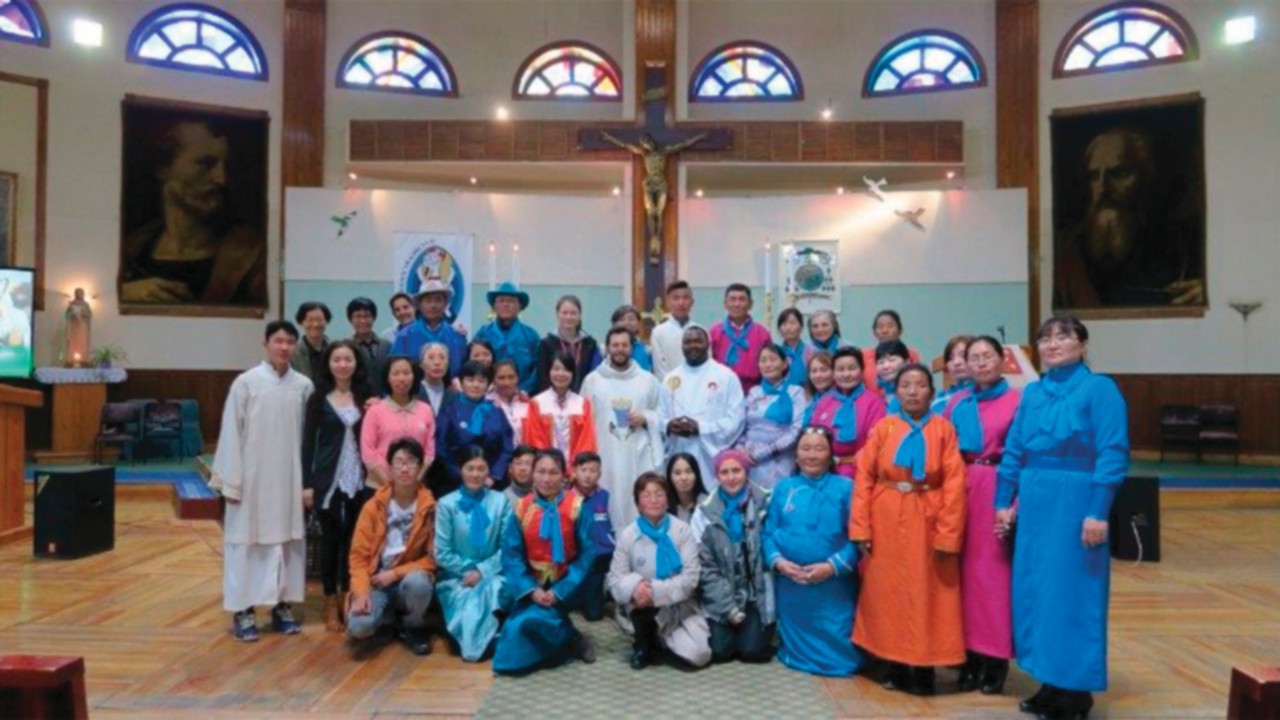  L’arrivée du Pape en Mongolie  encourage les croyants et les missionnaires  FRA-024