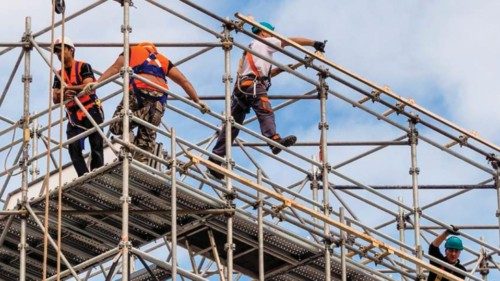 Les personnes et non les machines sont la véritable valeur du travail FRA-035 Les personnes et non les machines sont la véritable valeur du travail FRA-035
