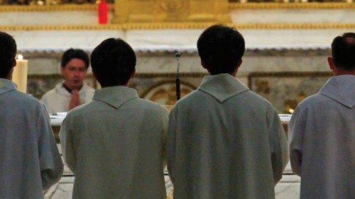 Le célibat est au cœur de l’identité sacerdotale FRA-049 Le célibat est au cœur de l’identité sacerdotale FRA-049