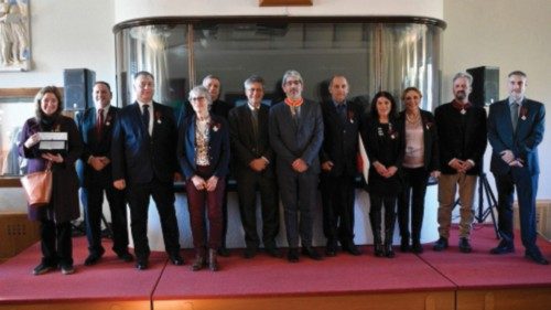 Remise de médailles à des employés du dicastère pour la communication FRA-050 Remise de médailles à des employés du dicastère pour la communication FRA-050