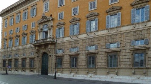  Une déclaration doctrinale  ouvre aux bénédictions  pour les couples  «irréguliers»  FRA-051
