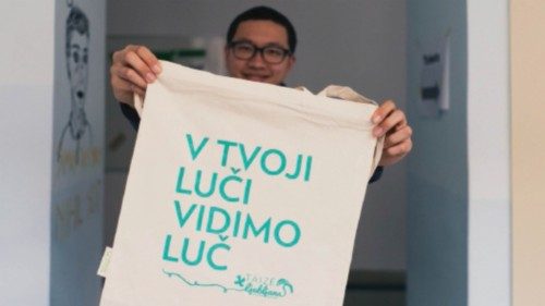 Le silence et l’écoute FRA-001 Le silence et l’écoute FRA-001