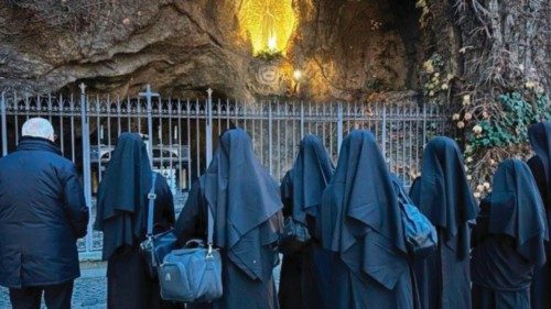  Des moniales bénédictines argentines  sont arrivées au monastère Mater Ecclesiae au Vatican  ...