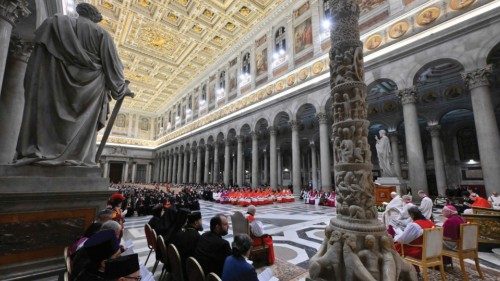  La «tâche sainte» de prier pour l’unité  et pour la fin des guerres  FRA-005