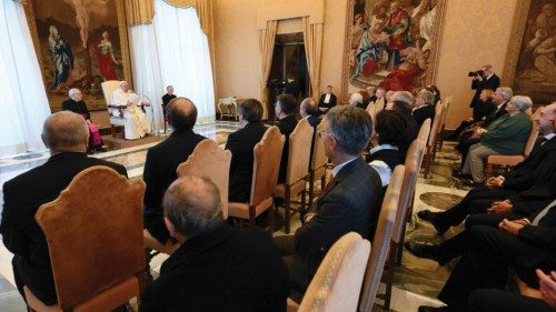  Prière, évangélisation et témoignage dans la communion  FRA-006