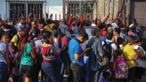 epa11230017 Migrants remain in the facilities of the Mexican Commission for Refugee Aid (Comar) in ... epa11230017 Migrants remain in the facilities of the Mexican Commission for Refugee Aid (Comar) in ...
