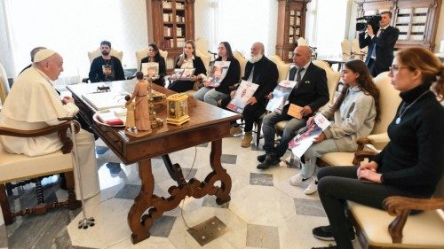  François reçoit en audience des familles d’otages retenus par le Hamas  FRA-015