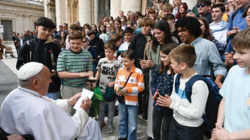  Nous avons besoin d’espérance et de patience pour tisser le bien et construire la paix  FRA-019