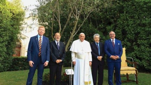 Israël et la Palestine ont besoin d’une accolade de paix! FRA-024 Israël et la Palestine ont besoin d’une accolade de paix! FRA-024