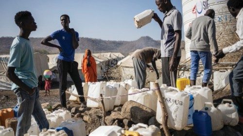 Sudanese refugees waits in line to collect water at Kumer refugee camp, near Maganan, 70 km from the ... Sudanese refugees waits in line to collect water at Kumer refugee camp, near Maganan, 70 km from the ...
