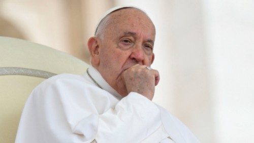 Douleur et désarroi du Pape face à la violence à Kiev et à Gaza FRA-028 Douleur et désarroi du Pape face à la violence à Kiev et à Gaza FRA-028