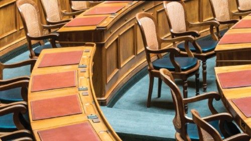  Pour que les dirigeants politiques  soient au service de leur peuple  FRA-031