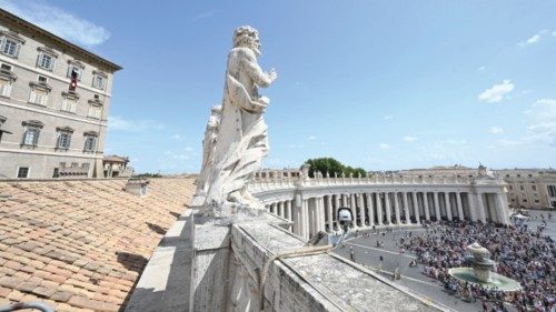 En prière pour les victimes de toutes les guerres FRA-034 En prière pour les victimes de toutes les guerres FRA-034