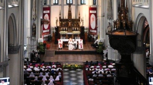 Prophètes de communion dans un monde toujours plus divisé FRA-036 Prophètes de communion dans un monde toujours plus divisé FRA-036