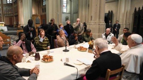  La charité est un feu  qui réchauffe le cœur  FRA-040
