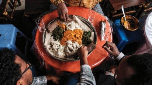 Le droit à l’alimentation est un droit bafoué qui n’est pas appliqué de façon équitable FRA-042 Le droit à l’alimentation est un droit bafoué qui n’est pas appliqué de façon équitable FRA-042