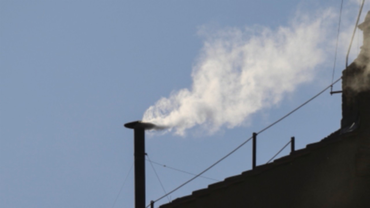  De la fumée blanche  à l’«Habemus Papam»  FRA-006