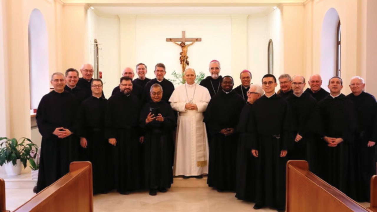  Soyez proches  vivez en communion entre vous  FRA-007