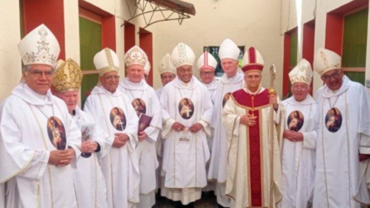  La mission de Robert Francis Prevost, une richesse pour le pontificat  FRA-007