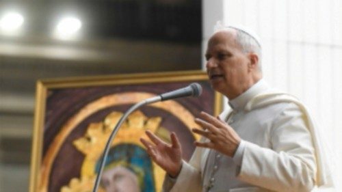 Le Pape souhaite la bienvenue aux jeunes FRA-009 Le Pape souhaite la bienvenue aux jeunes FRA-009