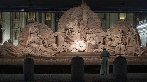 SS. Francesco -  Visita al Presepio di Piazza San Pietro   31-12-2018