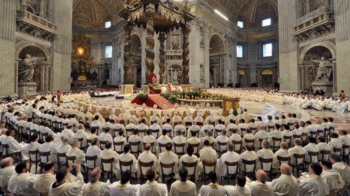 *OR* - Benedetto XVI ha presieduto, la mattina di Giovedì Santo 5 aprile 2012 nella basilica ...