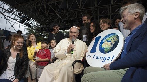 La visita di Papa Francesco alla manifestazione “Villaggio per la terra” organizzata a Villa Borghese il 24 aprile 2016