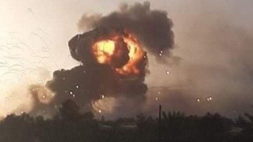 I bombardamenti di Haftar sull’aeroporto di Misurata (Twitter)
