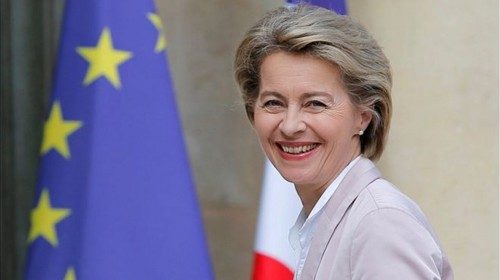 La presidente Ursula von der Leyen durante una videoconferenza (Afp)