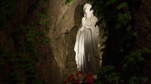 -SS. Francesco- Grotta di Lourdes nei Giardini Vaticani. Chiusura del Mese Mariano   31-05-2014


 - ...