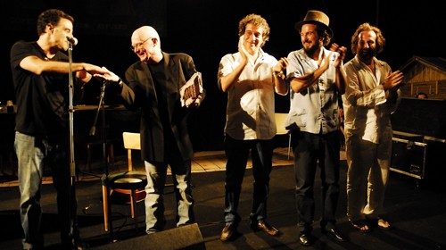 Dan Fante, Sandro Veronesi, Vinicio Capossela e Domenico Galasso sul palco del «John Fante Festival» nel 2012 (foto di Silvia Mazzotta)