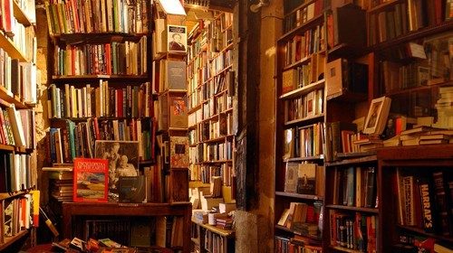 L’interno della libreria a Parigi 