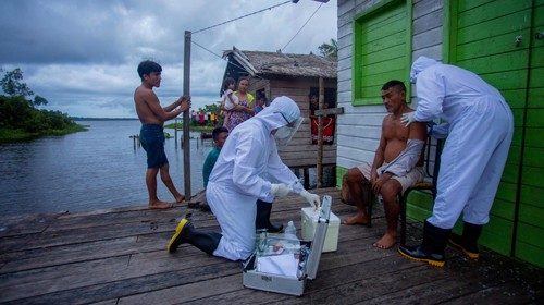 TOPSHOT - Health workers from the city of Melgaco check a resident of a small riverside community in ...