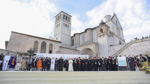 -S.S. Francesco - Assisi: Preghiera per la pace  20-09-2016


 - (Copyright L'OSSERVATORE ROMANO - ...
