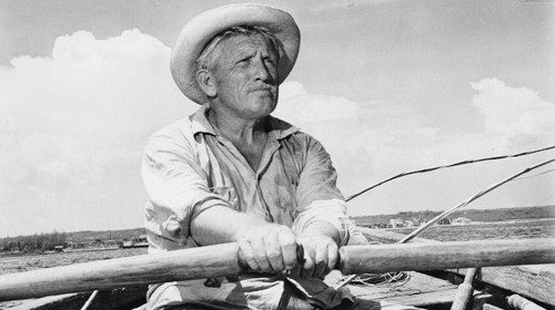 Spencer Tracy nei panni di Santiago nell’omonimo film ispirato al librodi Ernest Hemingway (1958)