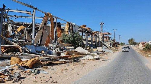 Macerie prodotte dai combattimenti alla periferia di Tripoli (Afp) Macerie prodotte dai combattimenti alla periferia di Tripoli (Afp)