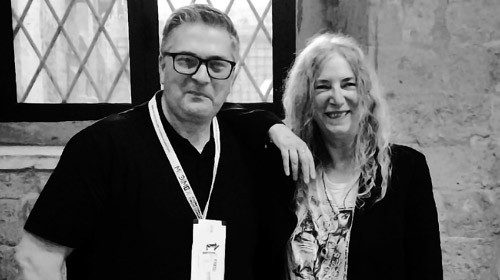 Don Massimo Granieri con la cantante Patti Smith