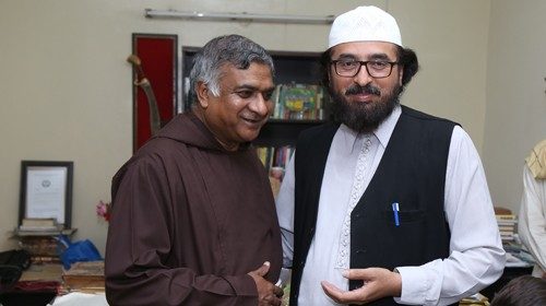 Padre Nadeem (a sinistra) con il suo amico Shafaat Rasoolleader di una comunità sufi