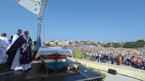 SS Francesco - Visita a Lampedusa - 08-07-2013 - (Copyright L'OSSERVATORE ROMANO - Servizio ...
